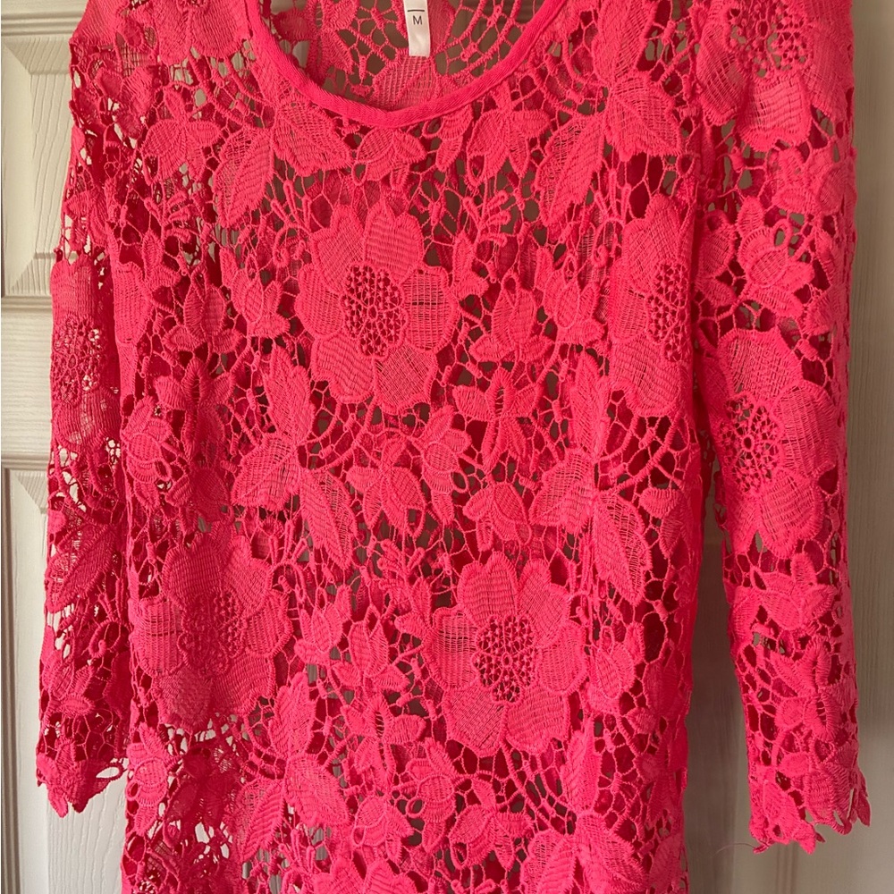 Women’s Coral Floral Crochet Tunic Top - Delicate Lace Design